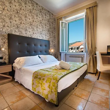 Ligure 4* アラッシオ
