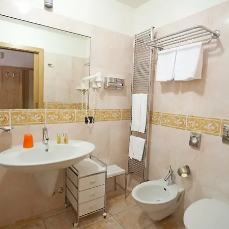 Ξενοδοχείο Ligure 4*